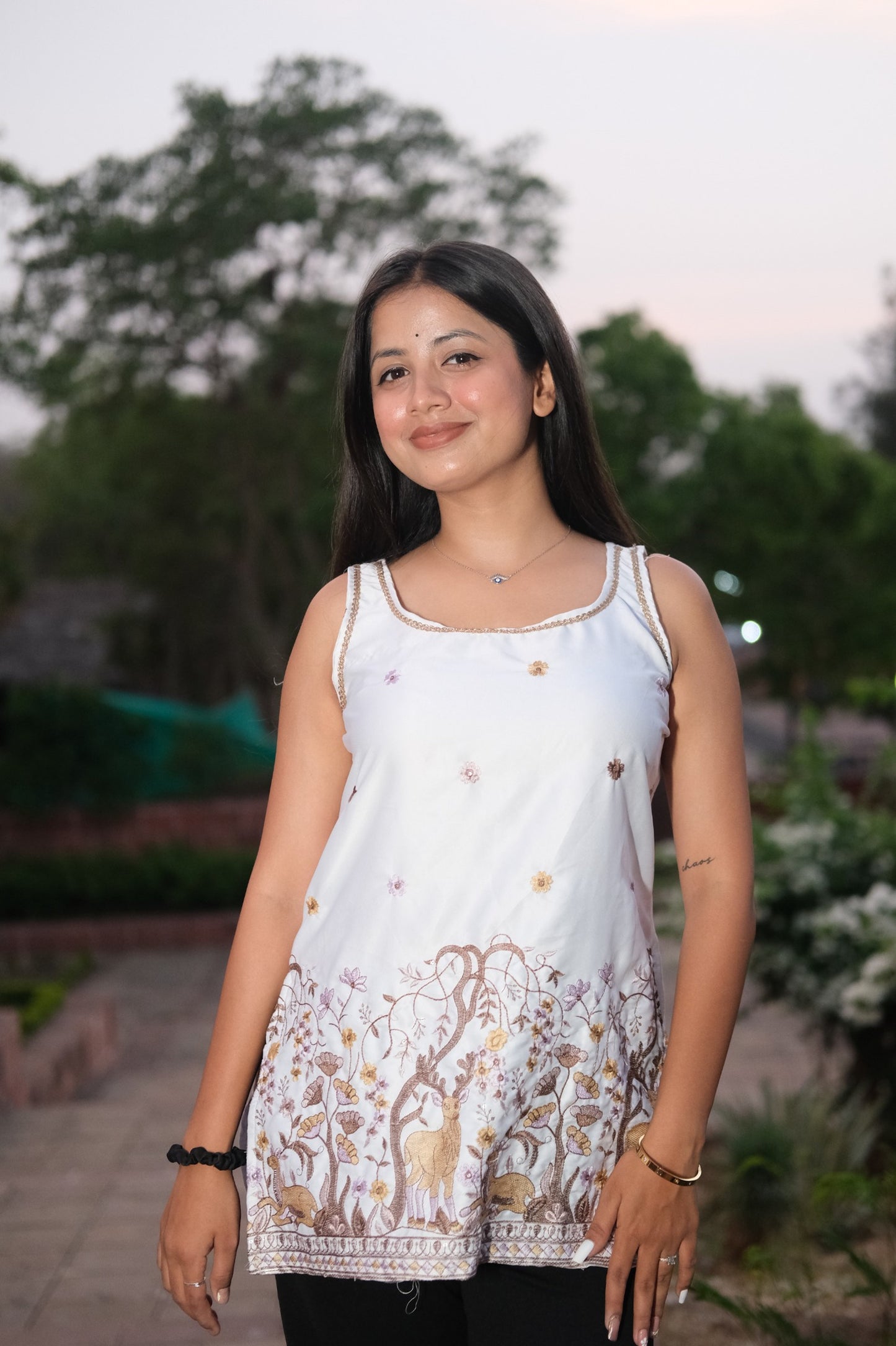 💌Vanvaas Embroidered Cotton Sleeveless Kurti