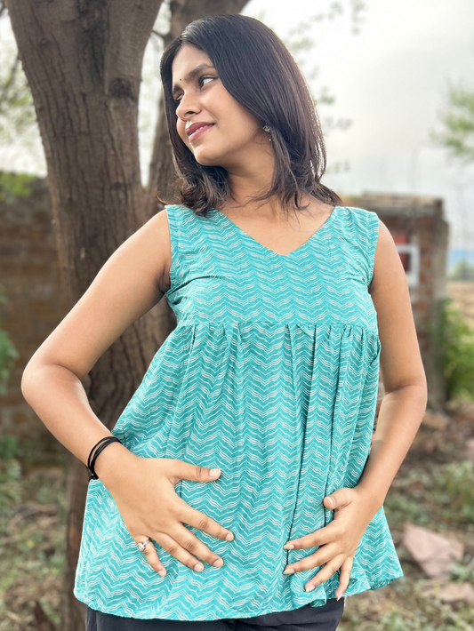 💚Avira Peacock Green Printed Cotton Short Kurti