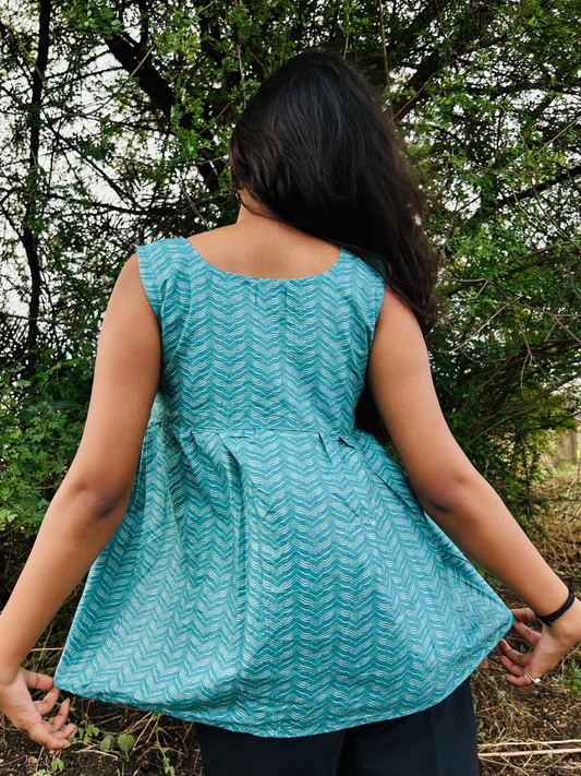 💚Avira Peacock Green Printed Cotton Short Kurti