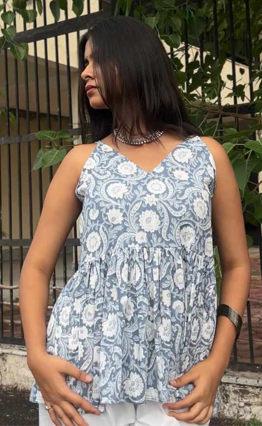 🔷Noor Blue Floral Cotton Sleeveless Short Kurti