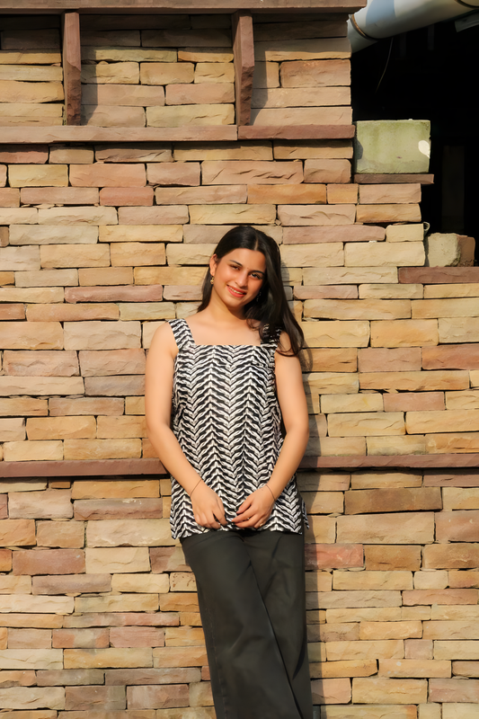 ❤️Noir Wave Sleeveless Kurti